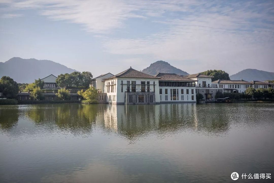 睡了传说中杭州排名第一的酒店，现实版的富春山居图